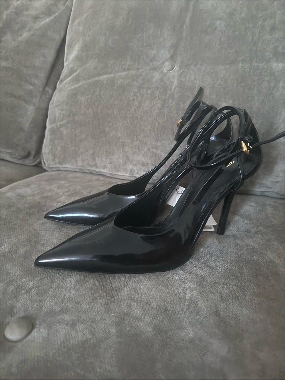 Zara Black Patent Pointed-Toe Ankle-Strap Pumps- 10/41